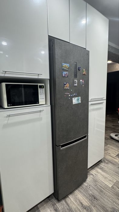 Продается 3 комнатная сталинка