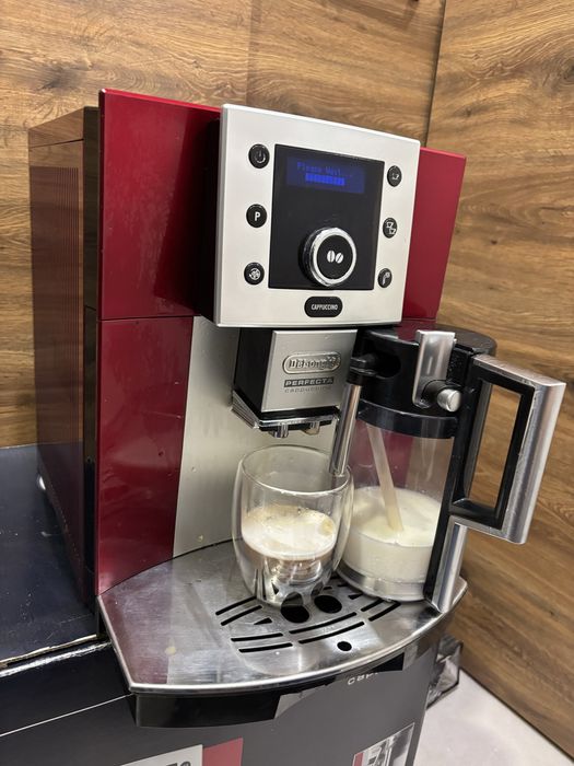 Кафеавтомат Delonghi perfecta cappuccino ESAM5550.ar