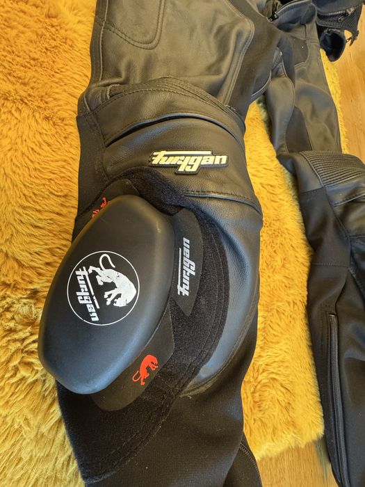 Costum moto piele Furygan 2 piese (M) – D3O Intelligent Shock Protection, stare 10/10, versatil street / circuit