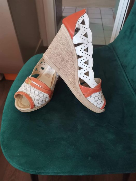 Продавам дамски обувки