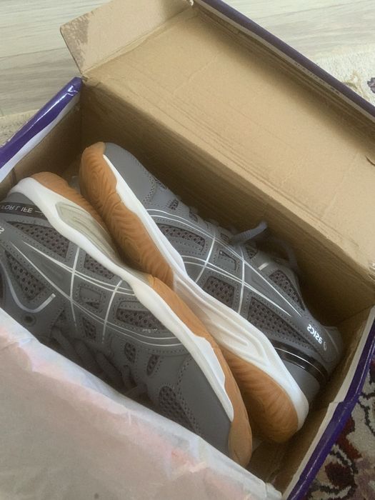 Asics кроссовка