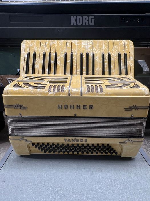 Acordeon Hohner Tango 2 cu 80 de basi potcoava clapa scurta