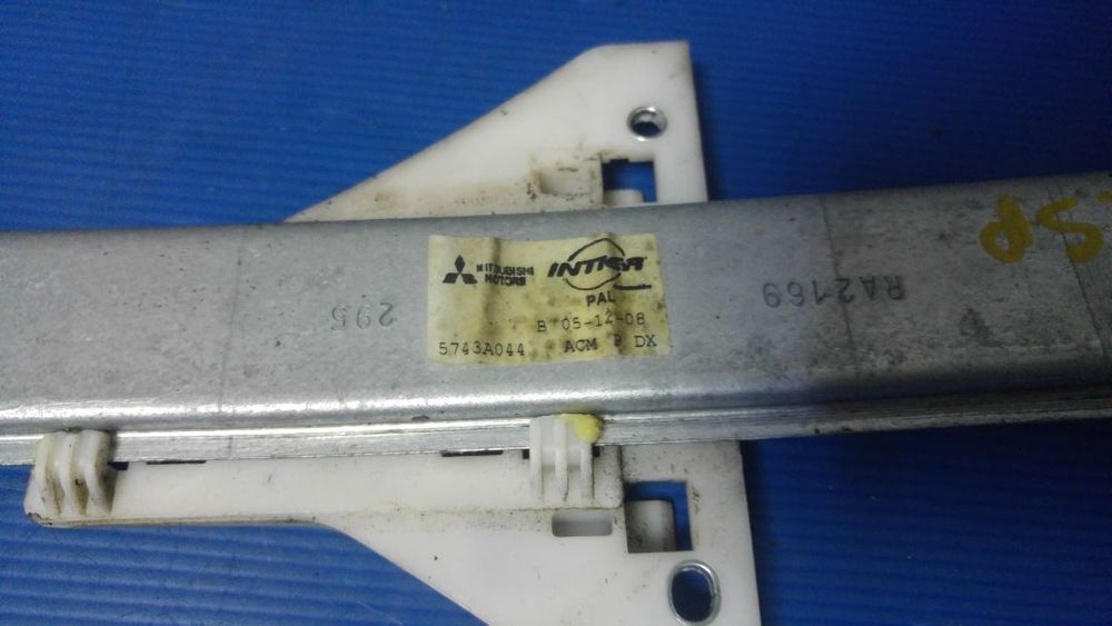 macara geam dreapta spate  mitsubishi colt z30