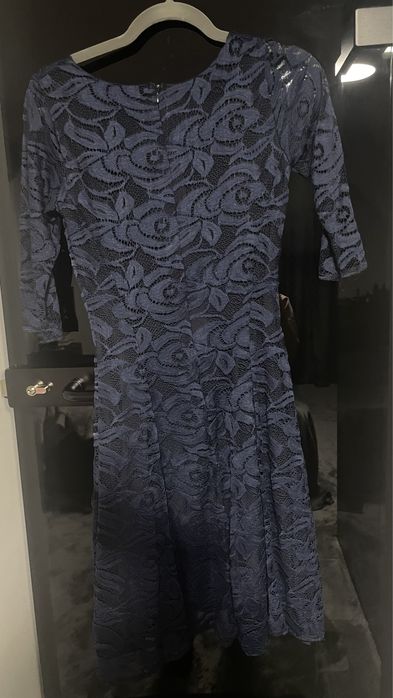 Дантелена тъмно синя елегантна рокля