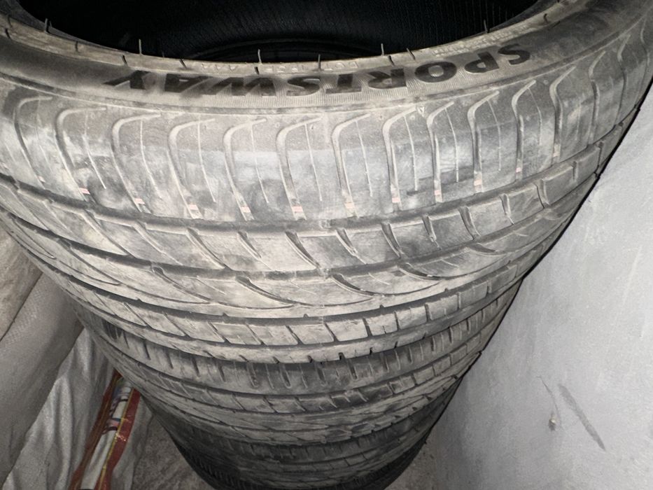Продам резину 245/40r18 4 шт