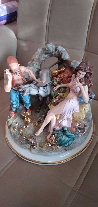 Продается фарфоровая статуэтка