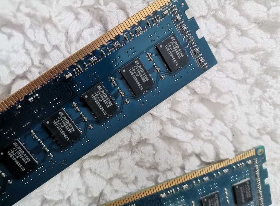 2x Memorie 2GB Elpida DDR3 PC3-10600U-9-10-B0