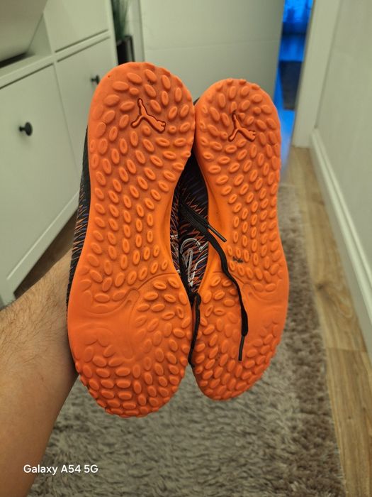 De vânzare ghete fotbal pentru teren sintetic,sunt pentru copii sintet