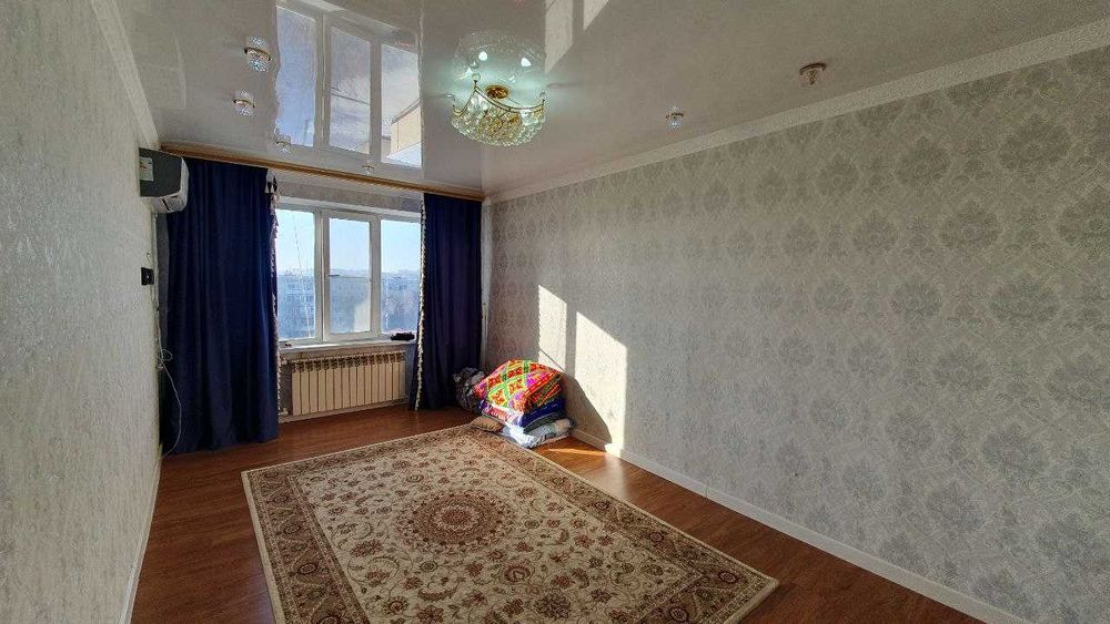 Продаётся 3 - комнатная квартира в 8 микрорайоне