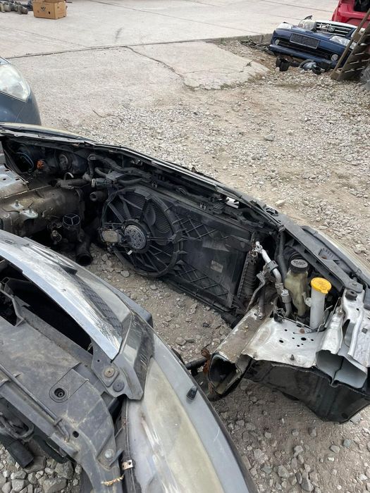 Предница/броня/фарове/радиатор за Мазда