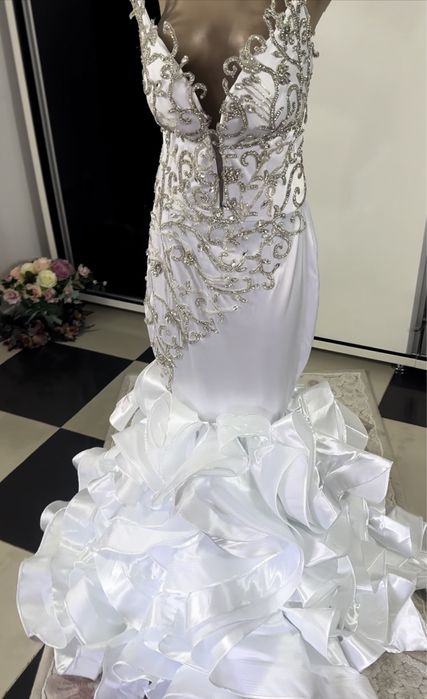 Rochie de mireasa ajustabila + crinolina si voal se potriveste unui ML