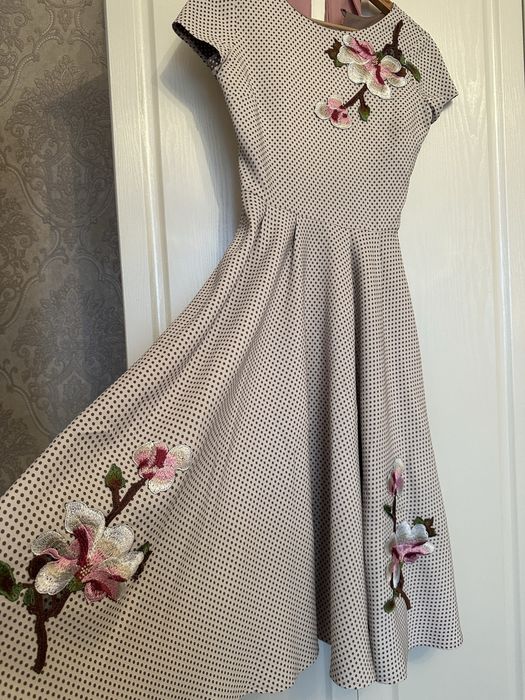 Продам платье 36-42 (S-M)