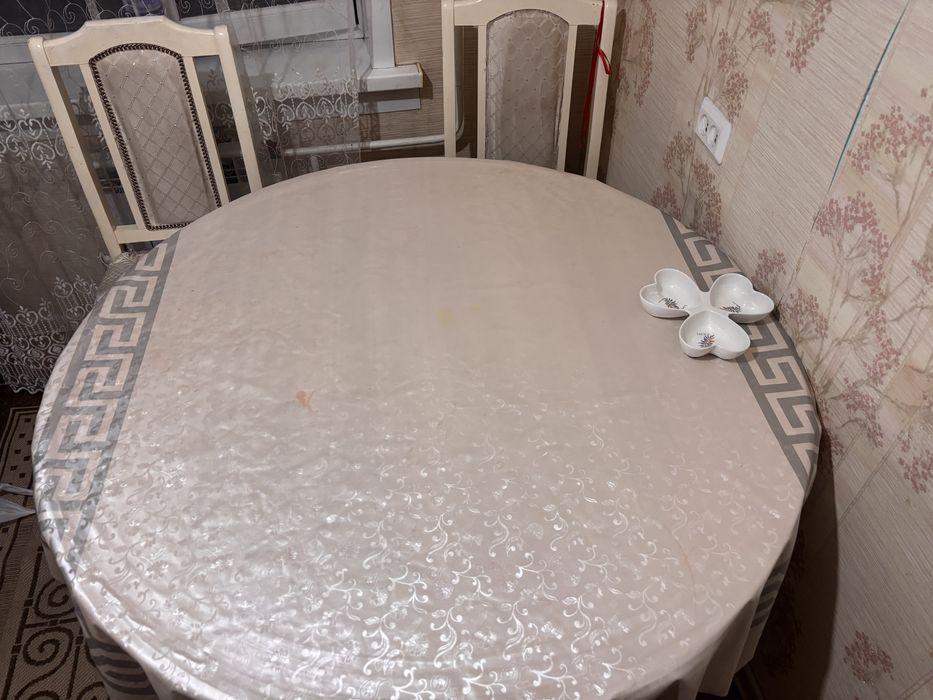 Продам стол кухонный