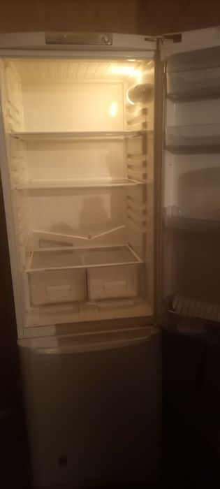 Продам холодильник INDEZIT в не раб. сос.
