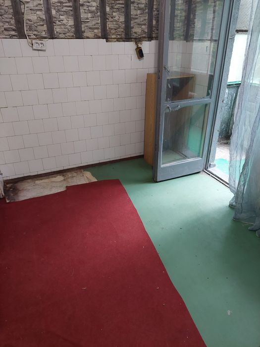 Дава се под наем Тристаен апартамент в Шумен, Център - 68 кв.м за 153 € - Снимка #1