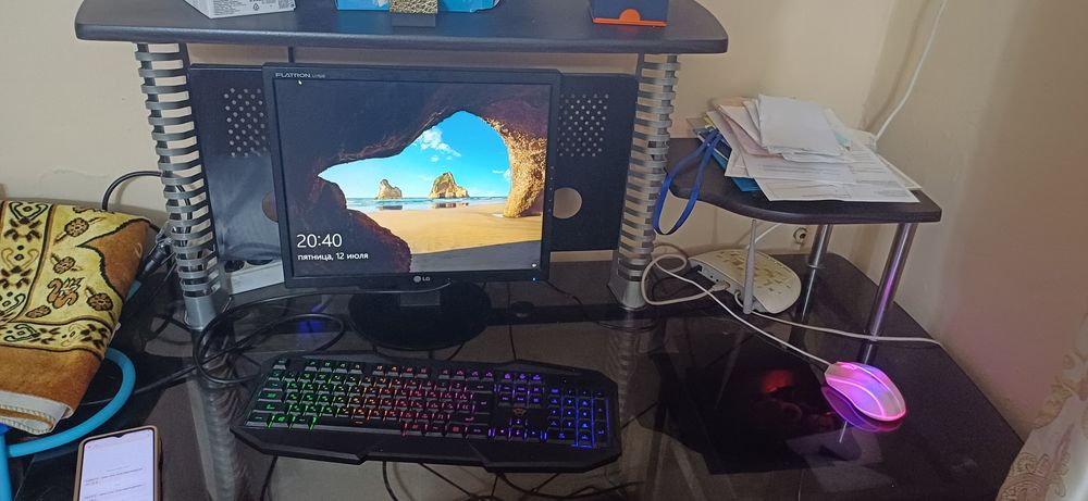 Компьютер офисный вместе со столом