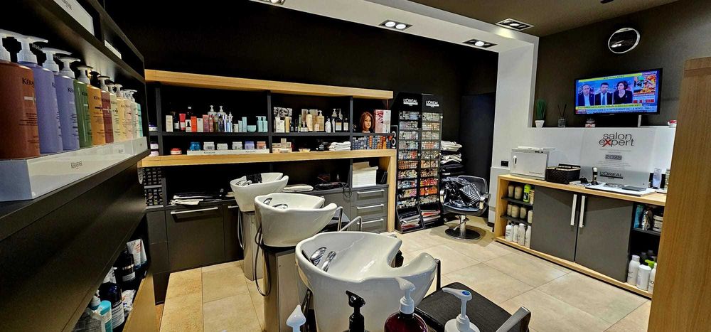 Afacere la cheie salon infrumusetare Mall Focsani 16 angajati