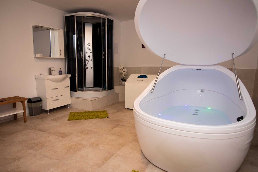 Pod relaxare si deprivare senzoriala in apa cu sare Epsom