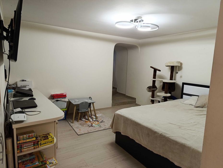 Продавам КЪЩА гр. Аксаково Варна Два Етажа 145кв.м. 615кв Двор ЦЕНТЪР!