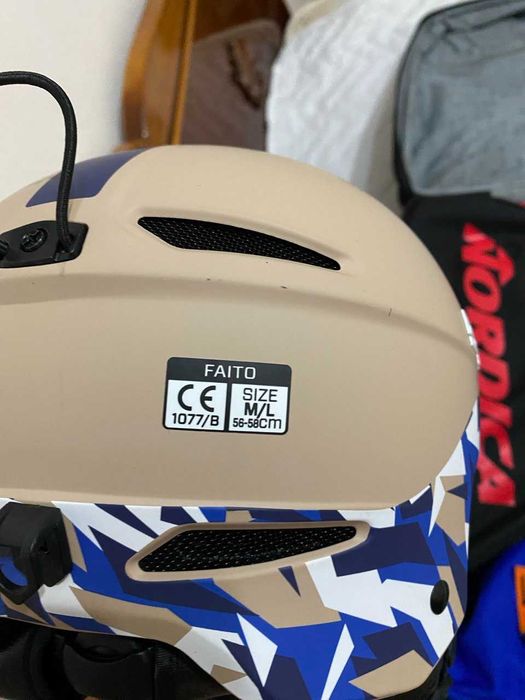 шлемы горнолыжные Smith, Briko