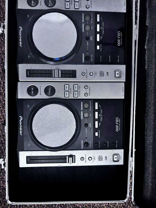 Pereche Pioneer CDJ-200 + Case