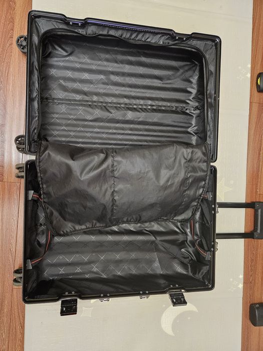 Чемодан новый качественный противоударный