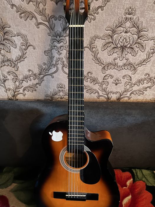 Продам гитару В хорошем состоянии