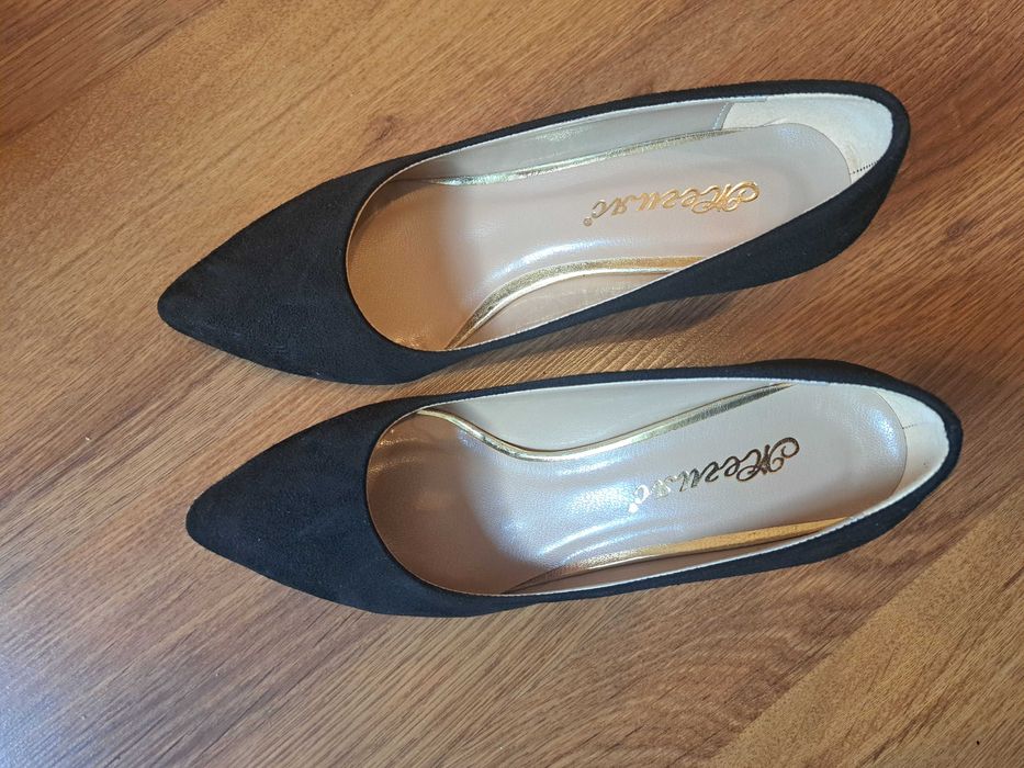 Обувки с нисък ток