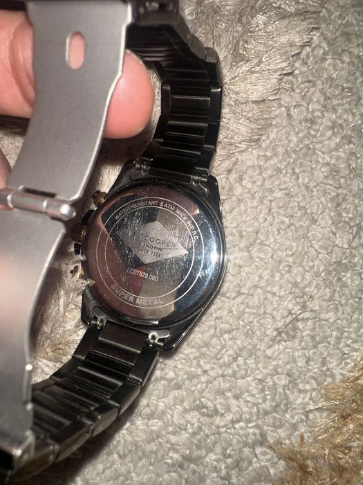 Продам часы не новые