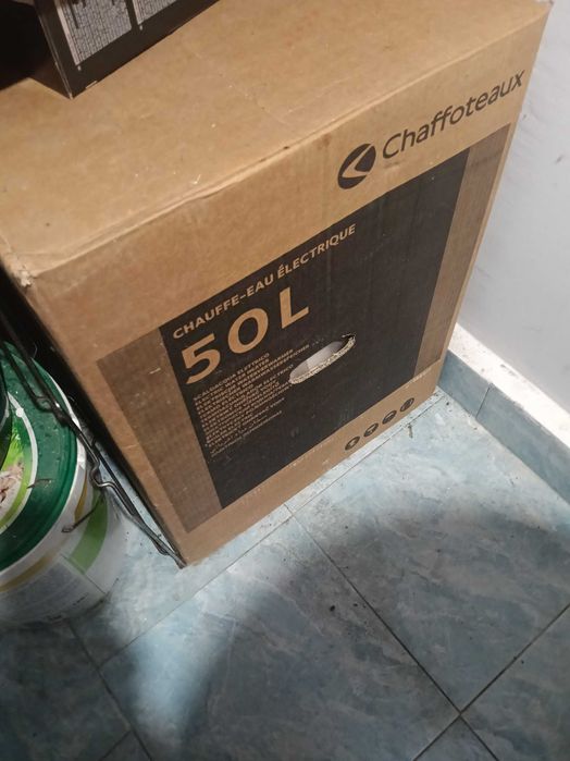 Vând boiler electric nou 50 l 1200 W