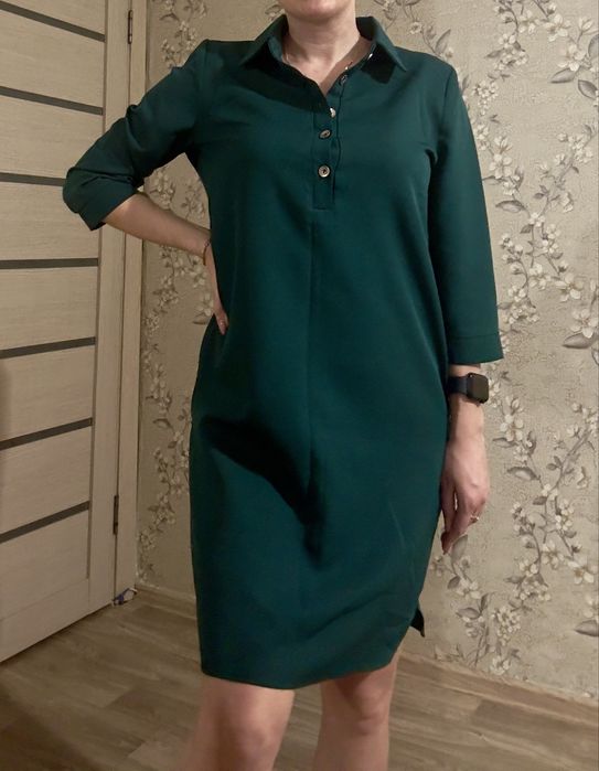 Продам платья, костюм.