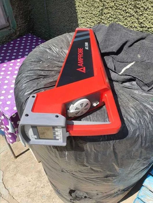 Sistem de localizare a cablurilor și a conductelor subterane