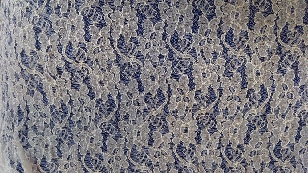 Дантела за булчинска рокля