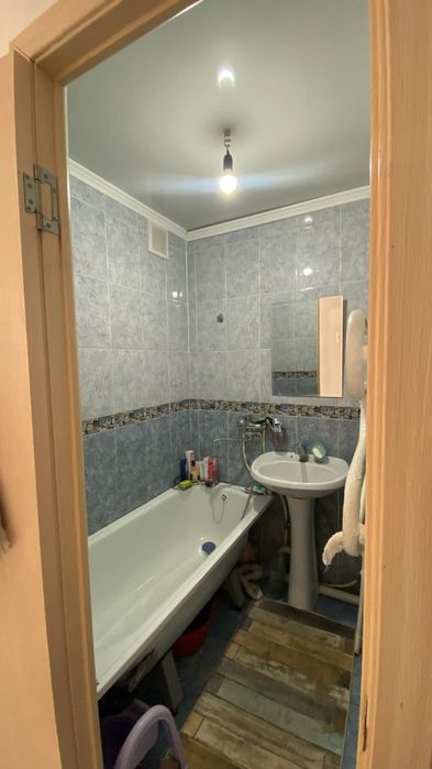 Үш бөлме үй сатылады