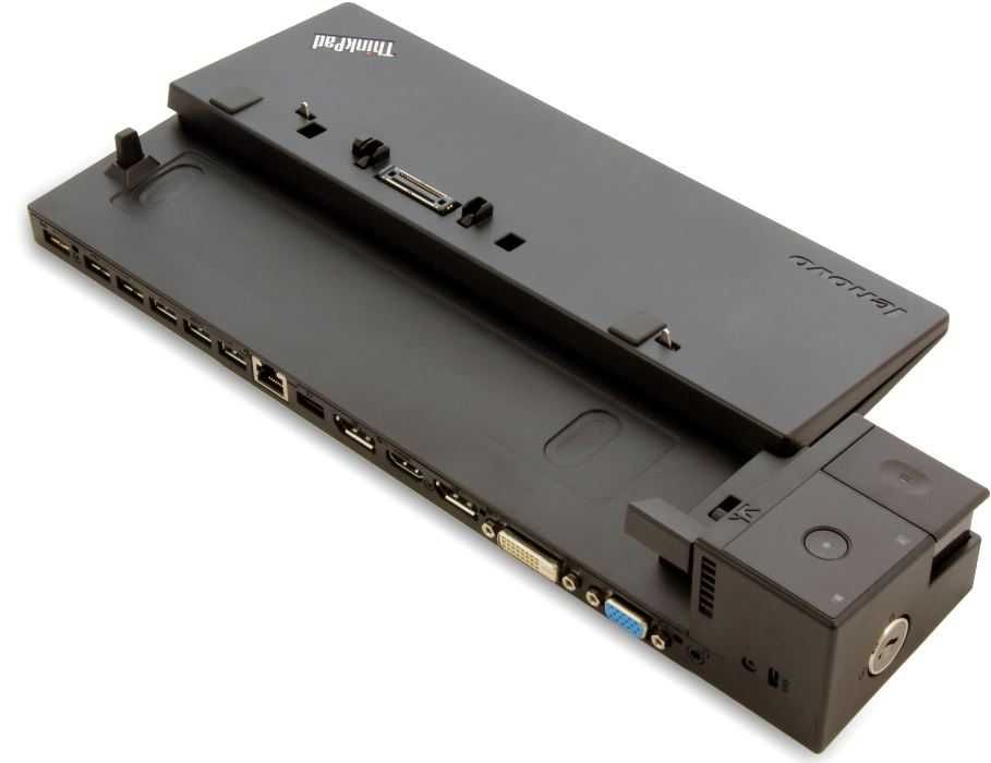 Lenovo ThinkPad X240 с Windows 11 и аксесоари.