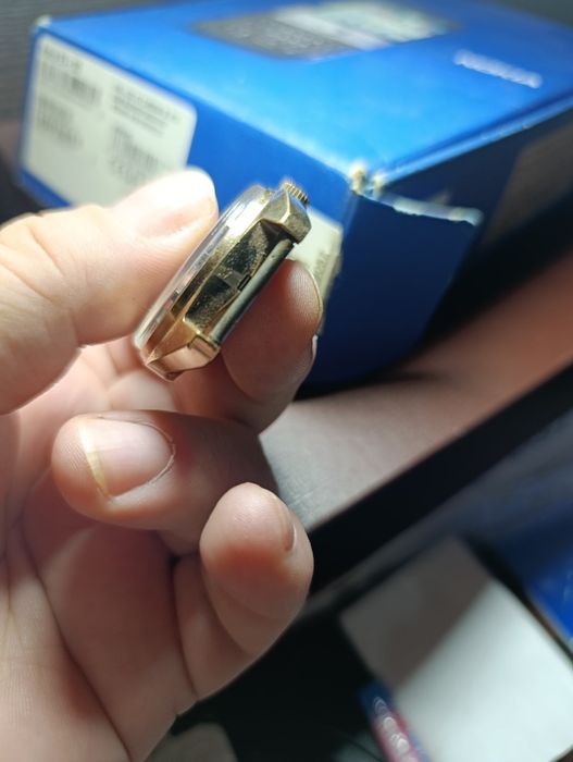 Продам часы наручные