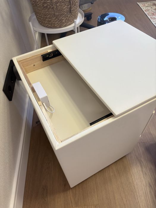 Прикроватная тумбочка