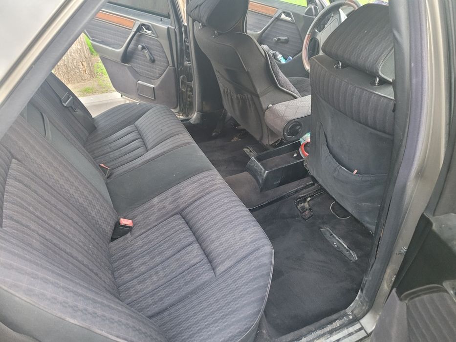 Продам запчасти на мерседес w124