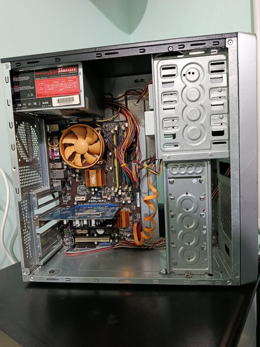 Компьютер Intel(R) Core(TM)2 Duo CPU E8400