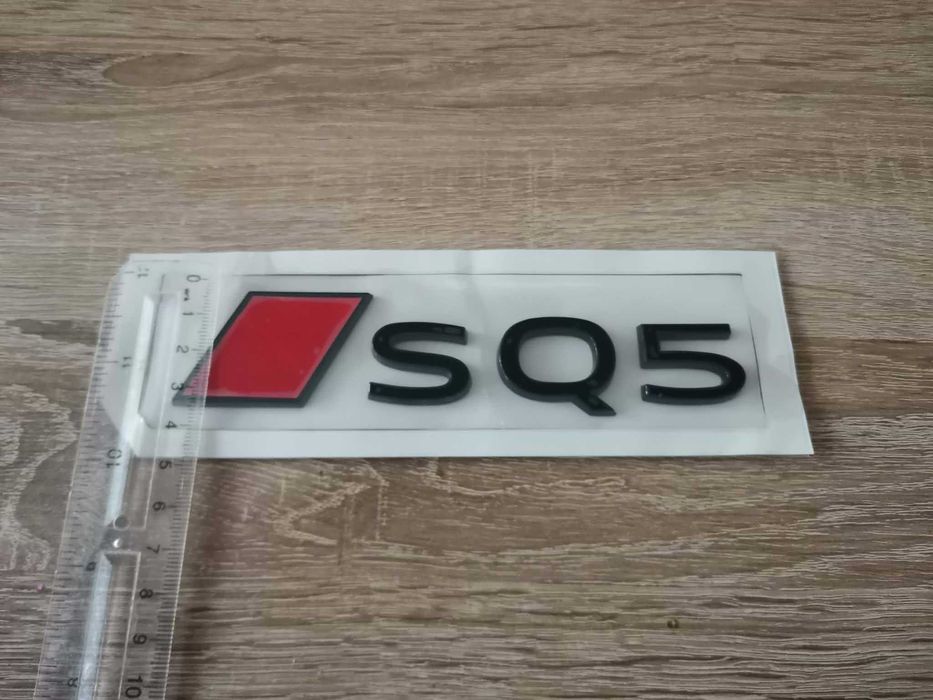емблема Audi SQ5 нов стил черно с червено