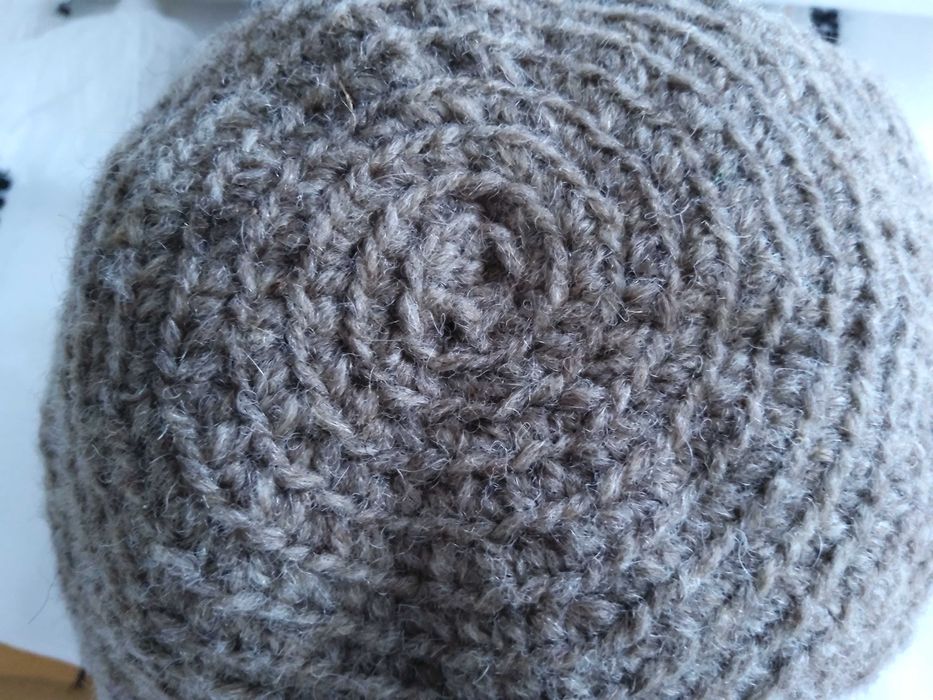 Vând căciulă de lână!