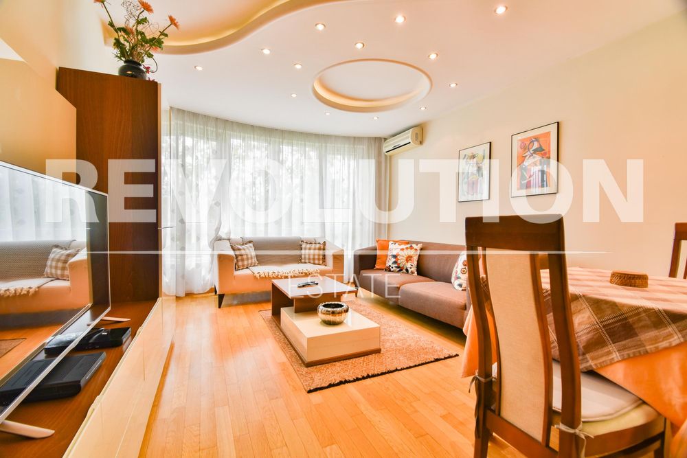 Дава се под наем Многостаен апартамент в София, Иван Вазов - 200 кв.м за 1980 € - Снимка #8