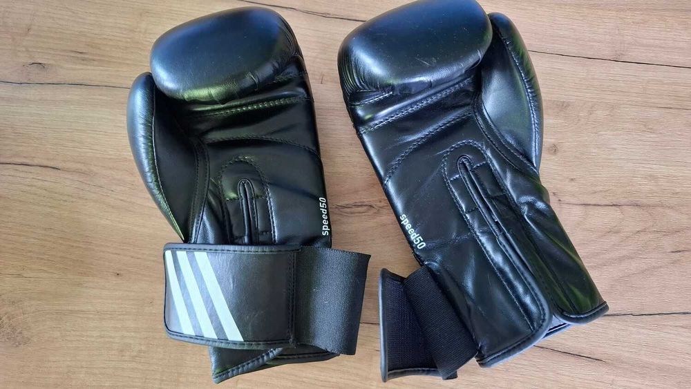 Боксови ръкавици Adidas + бинтове