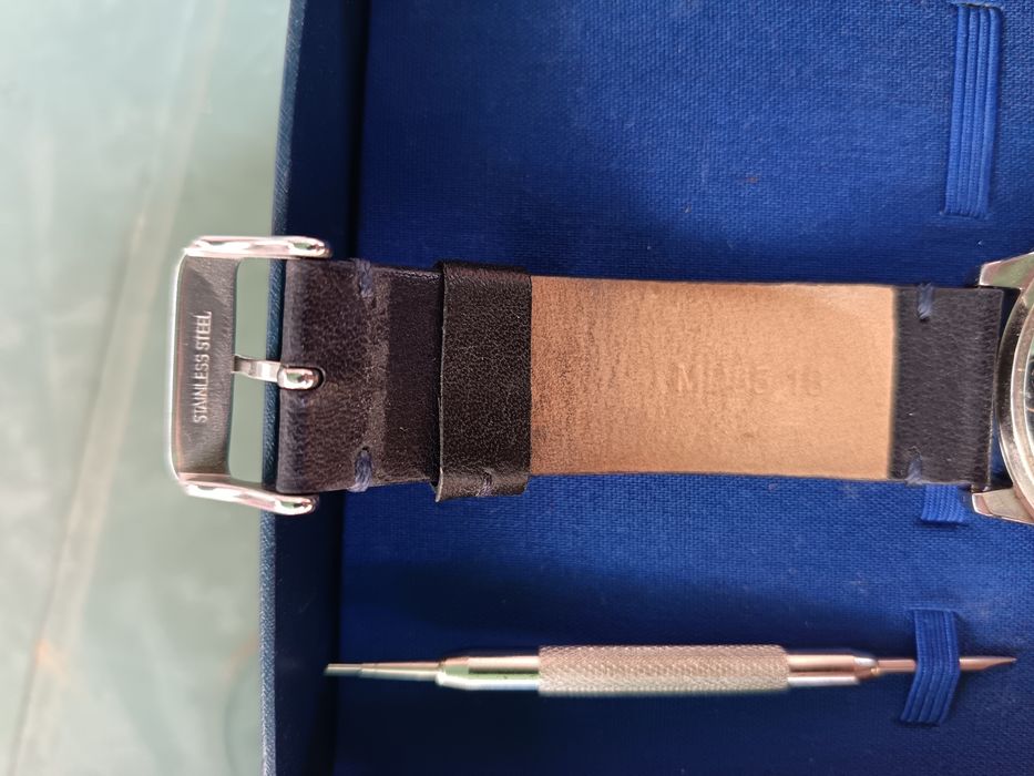 Продавам часовници работещи