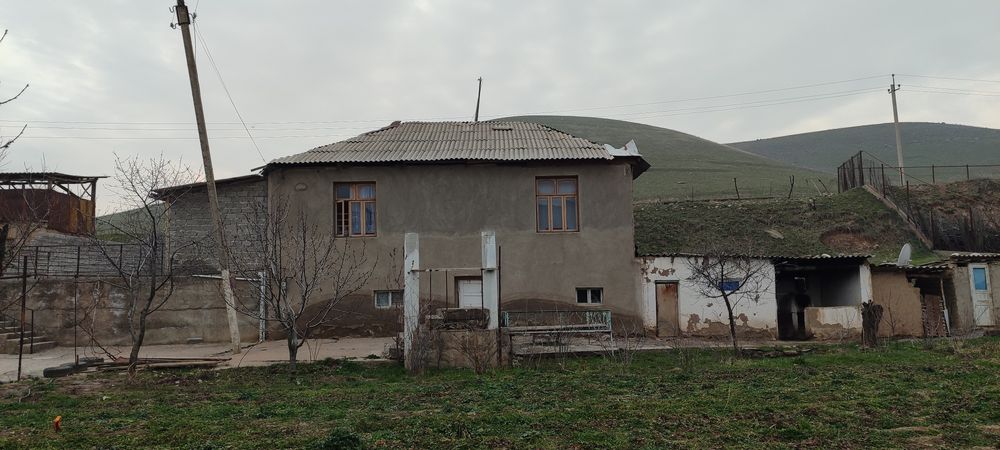 Uy sotiladi srochnooo