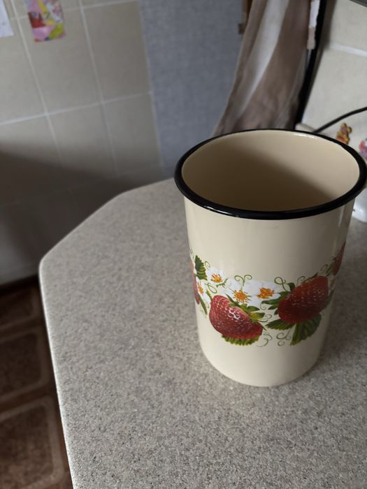 Посуда   эмаль, кастрюли  4л , 7