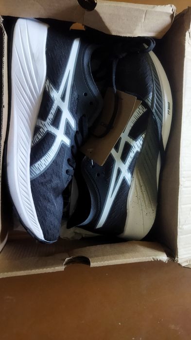 Кроссовки для бега.