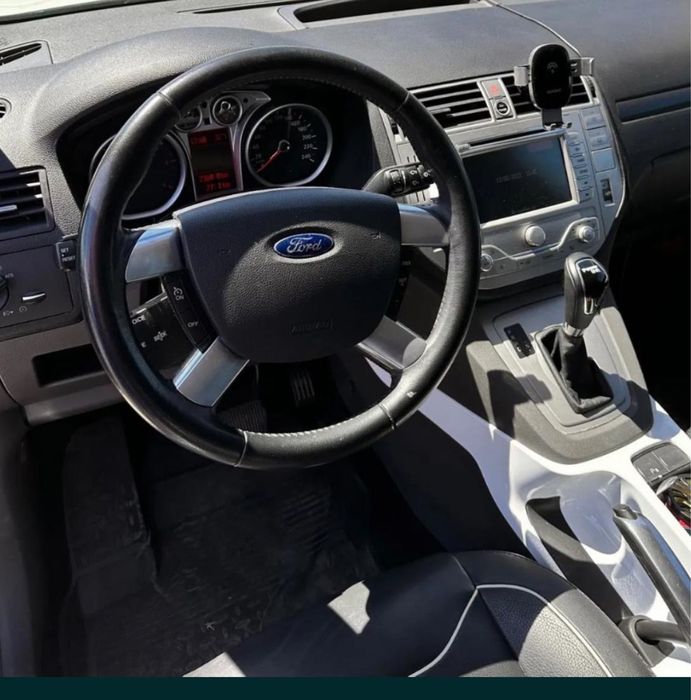 FORD Kuga 2011 — imagine 2