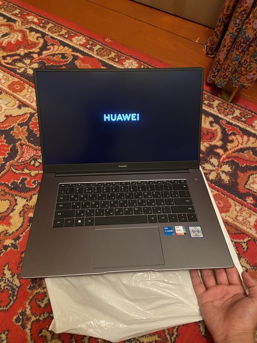 Huawei Core i5 D15 1155G7 очень стильный