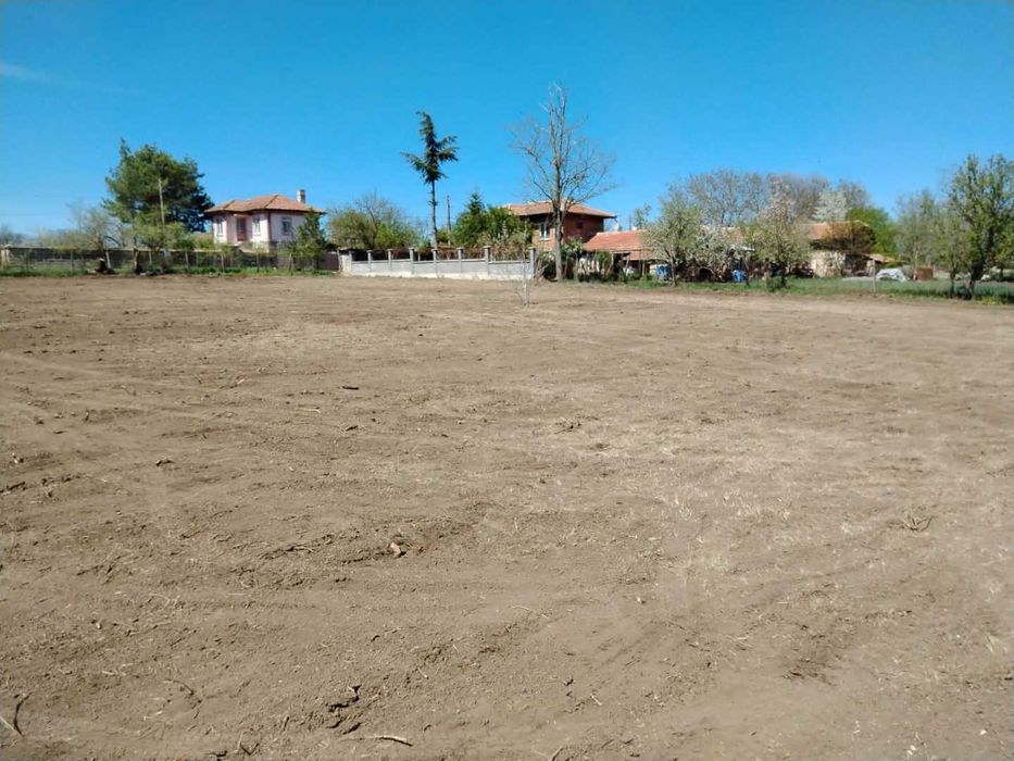 Голям, красив строителен парцел с разрешение за строеж на бунгало